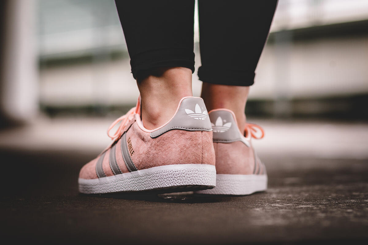 adidas Originals WMNS Gazelle Haze Coral